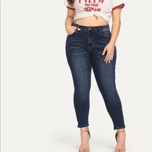 SHEIN Plus Dark Wash Skinny Crop Jeans